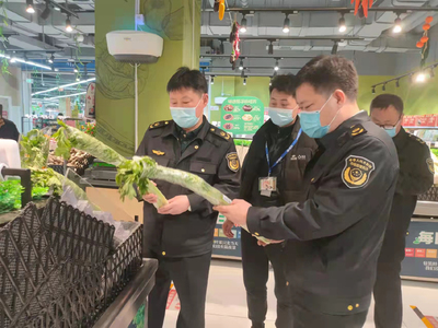 我縣多措并舉強化疫情防控期間食用農產品市場監管，筑牢安全防線
